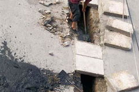 新乐东王卫生间漏水要多少钱,市政下水管疏通,玻璃钢管道怎么修补